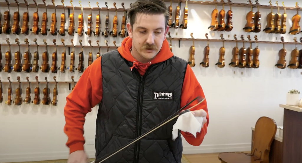 How to apply rosin to your bow